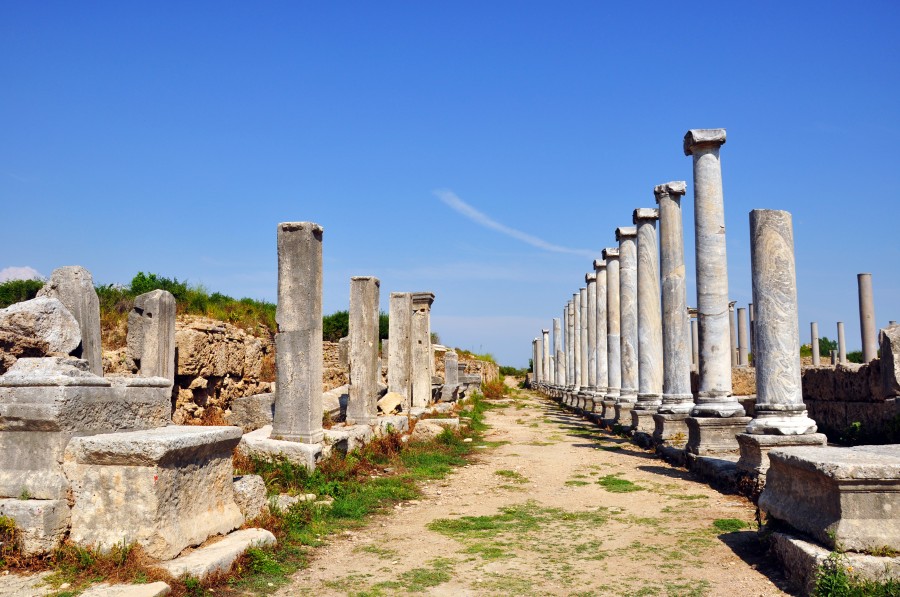 Perge is very distinctive for its comprehensive visual perception compared to other archaeological cities amongst its contemporaries in the wider area.